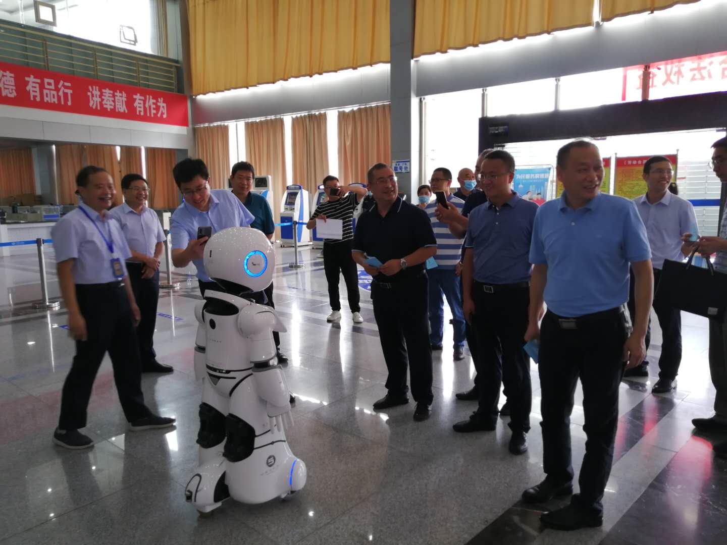 Image title Image title